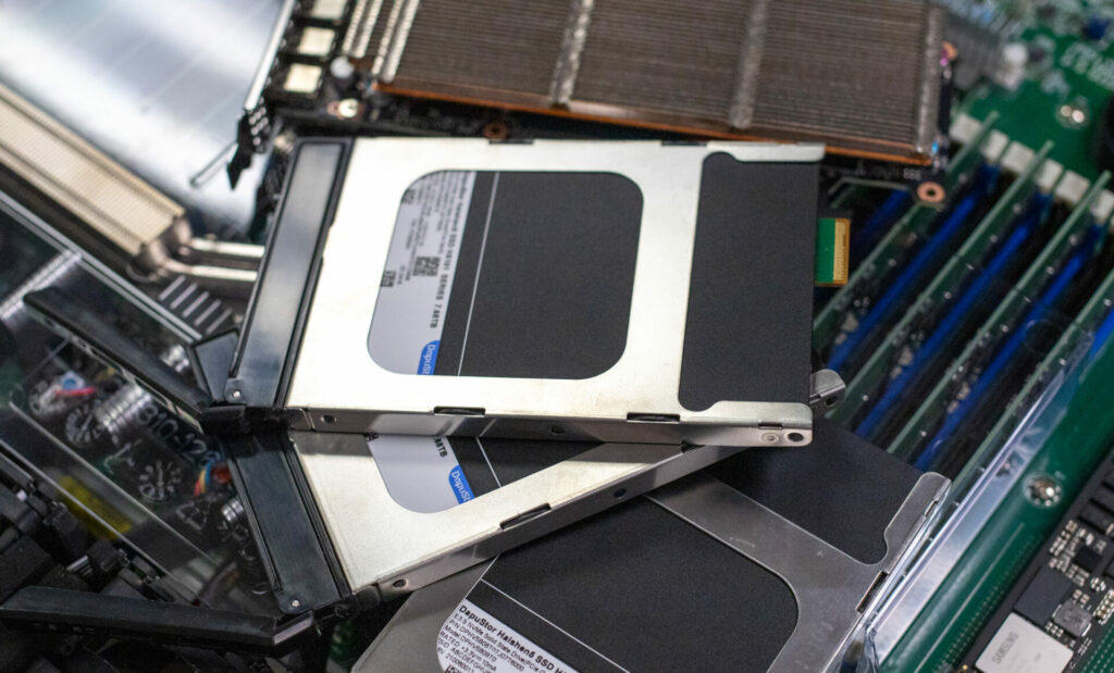 DapuStor Haishen5 H5100 E3.S SSD SSDs with Graid